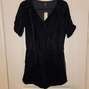 LOFT Ann Taylor Black Velour Romper, size 4P